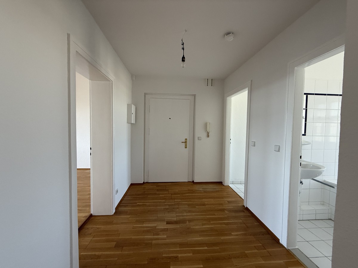 Blick zum Eingangsbereich - Flur