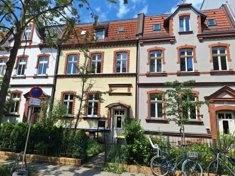 Haus im englischem Siedlungstil, in ruhiger Wohnlage, nahe S-Bahn Baumschulenweg- *Denkmalschutzlage*saniert und modernisiert*
