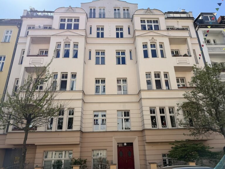Familienfreundliche 5-Zimmer-Wohnung, in begehrter Wohnlage ***2 Balkone*** Aufzug***GästeWC***