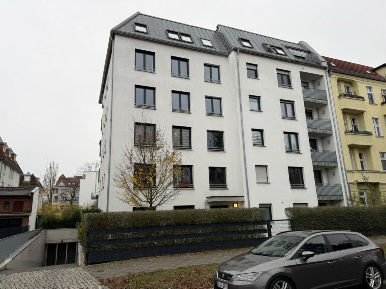 Großzügig geschnittene Wohnung, unweit der Königsheide
***Balkon***Parkett***Dusch+Wannenbad***Lift***