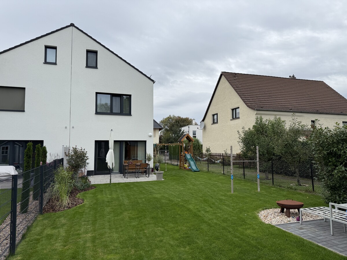 Hinteransicht - Blick zur Terrasse