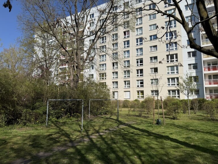 Sonnige Wohnung mit KFZ- Stellplatz, in zentraler Wohnlage ***Duschbad***Bezugsfrei 11/26***