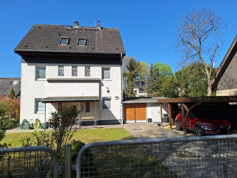 Großes EFH (Generationshaus) mit massiven Gartenhaus, im beliebten Rudow