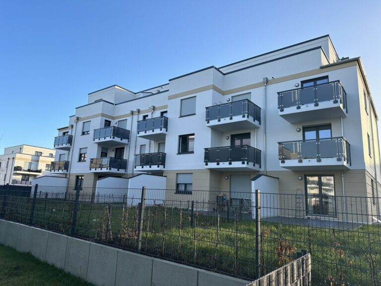 „Erstbezug nach Fertigstellung“- Sonnige Wohnung am Rande Berlins*großer Balkon*EBK*Lift*Stellplatz*