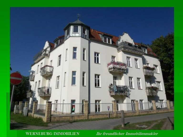 ***Prov.frei***Großzügig und hell geschnittene Wohnung im san. Altbau***Laminat***Balkon***