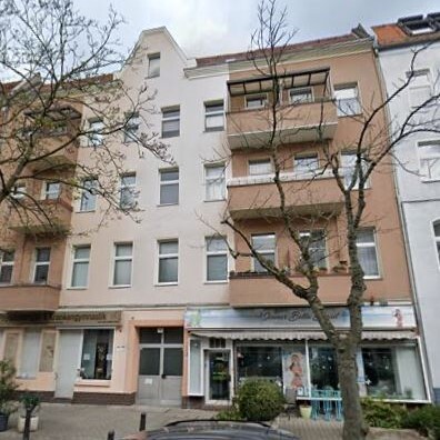 Charmante Altbauwohnung in idyllischer Wohnlage mit Balkon