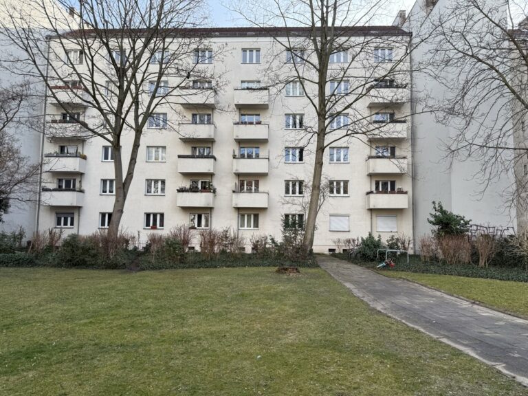 Bezugsfreie Wohnung in City-Lage, unweit dem Volkspark am Weinberg
***Balkon***Wannenbad***