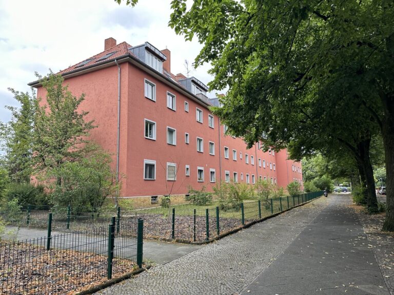 „Kapitalanleger aufgepasst“, – Kleine Single-Wohnung unweit dem Tegeler See
***Tageslichtbad***