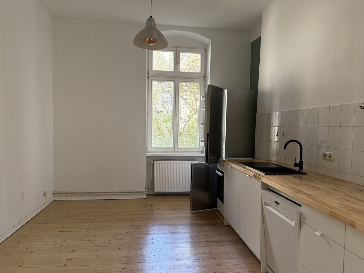 Berliner Altbauflair in Moabit – Dielenfußboden, Tageslichtbad, EBK - Foto 2