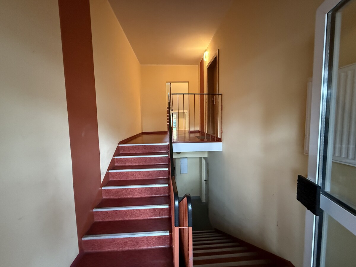 Hauseingang - Treppenaufgang