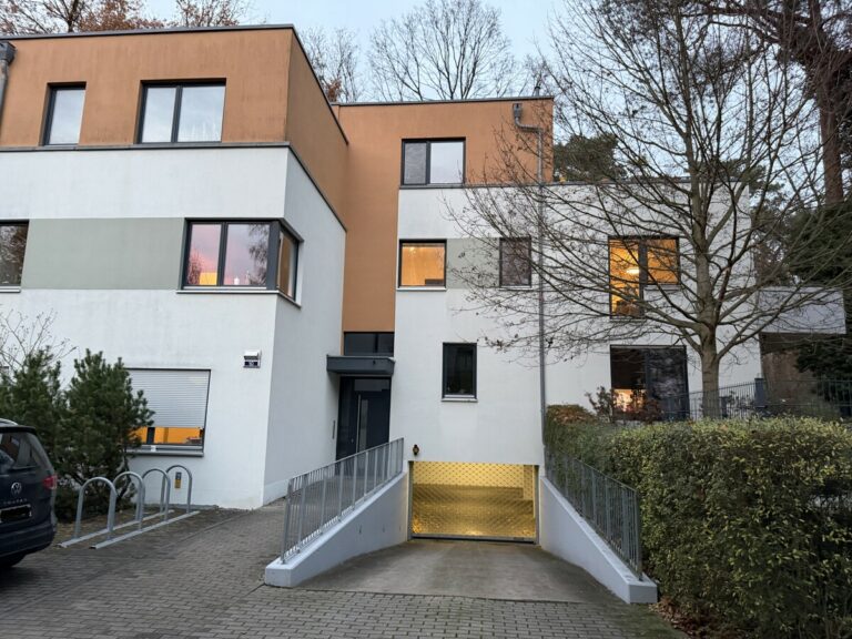 Großzügig geschnittene Familienwohnung mit Terrasse und Balkon ***EBK***GästeWC mit Dusche***