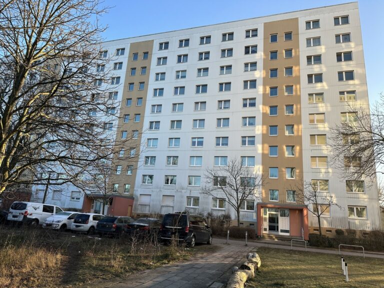 Bezugsfreie Familienwohnung in zentraler Wohnlage **renovierungsbedürftig**Balkon**Lift**