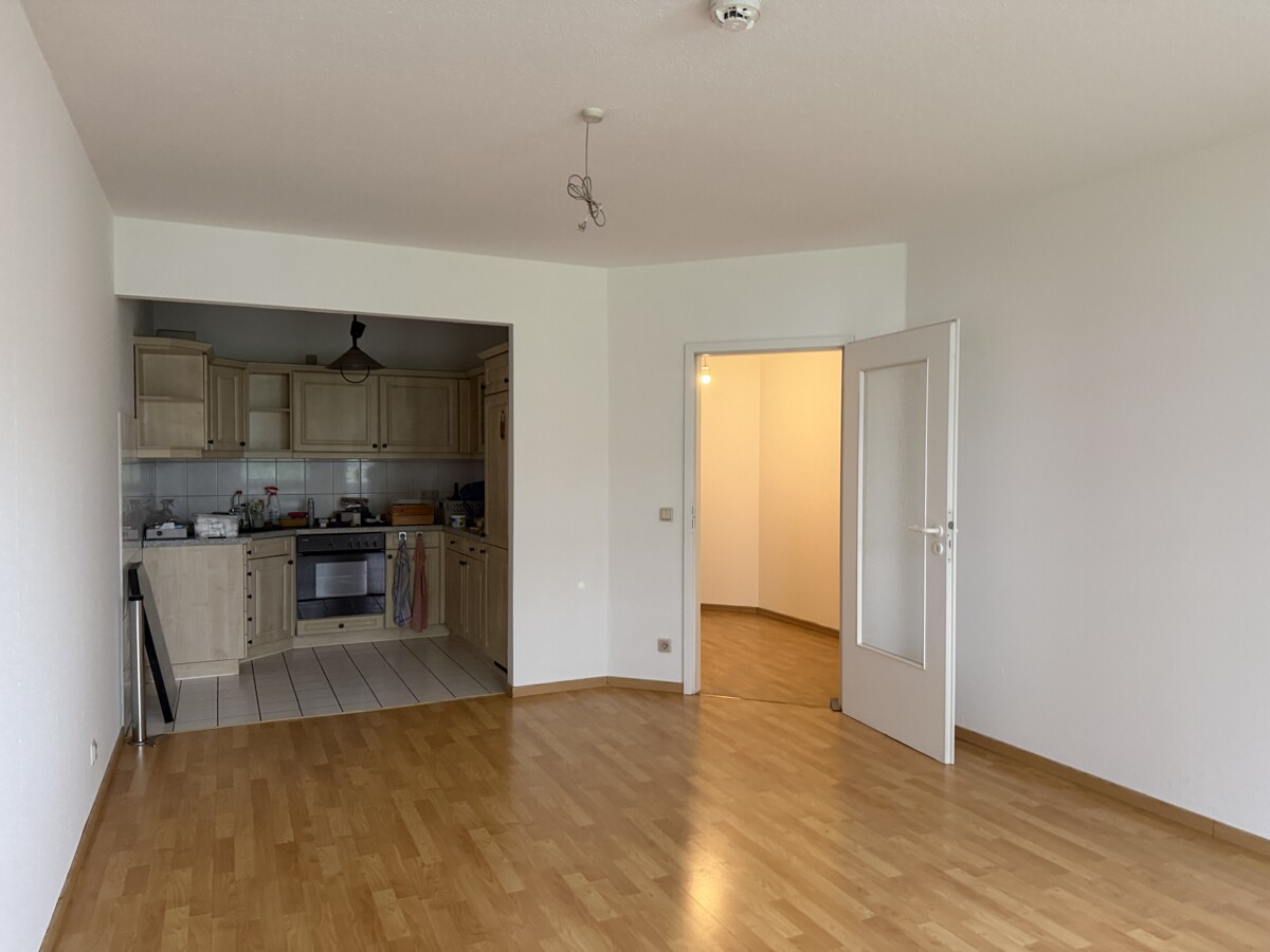 Ideal für Singles oder Paare – Helle 2-Zimmer-Wohnung mit Balkon ***Aufzug***Laminat*** - Foto 1