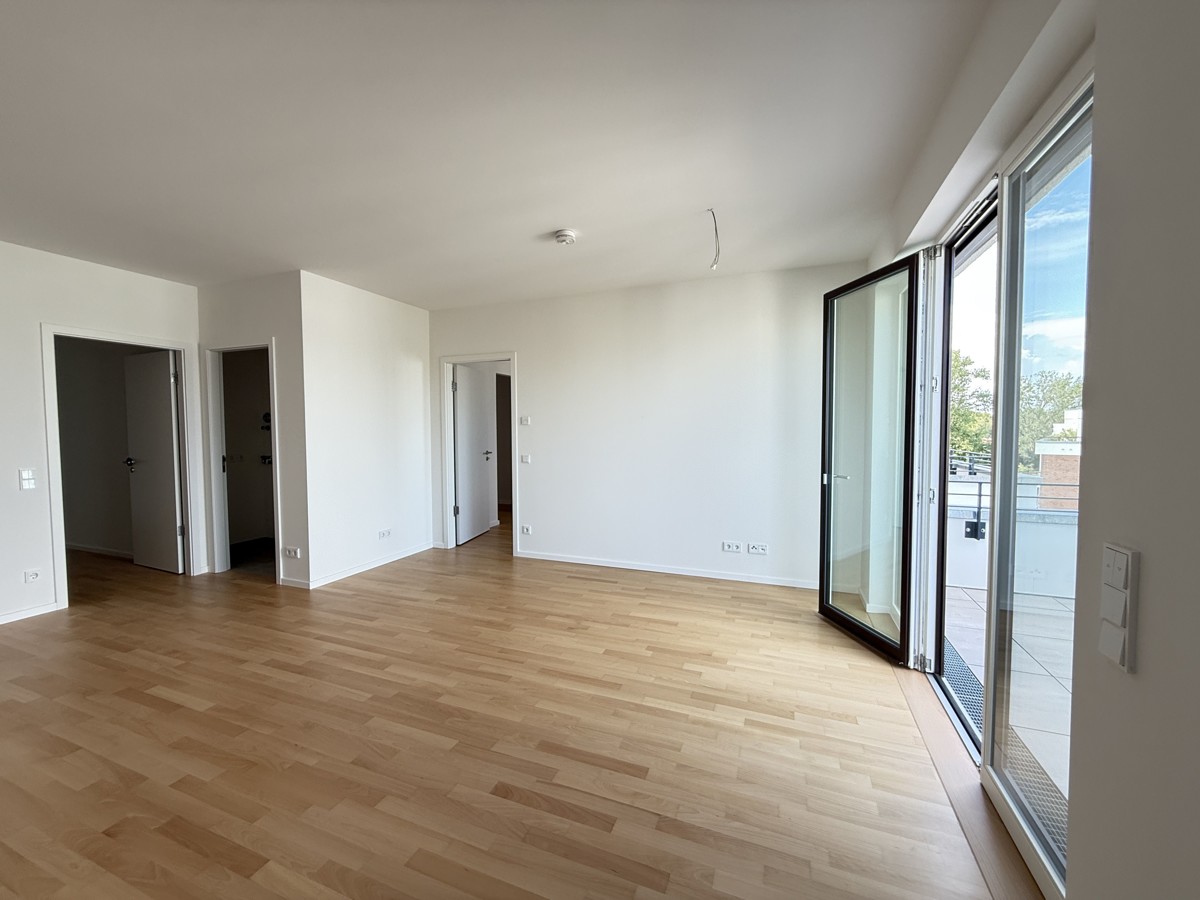 Wohnzimmer mit Zugang zum Schlafzimmer