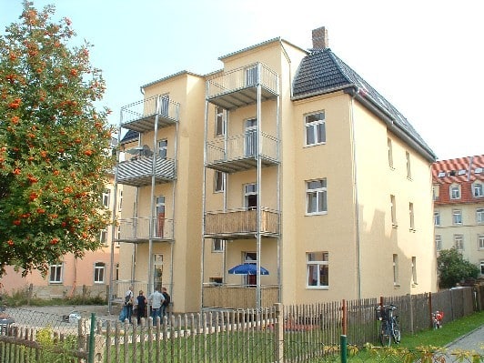 Sonnige Dachgeschosswg. mit großem Süd-Westbalkon,
im kernsanierten Altbau, inkl. KFZ-Stellplatz.