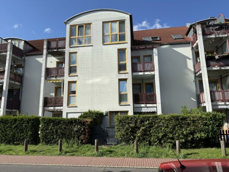 Gut vermietete Wohnung, in ruhiger und grüner Wohnlage, unweit der Stadtgrenze zu Berlin**KFZ-Stellpl.**Balk.**EBK**