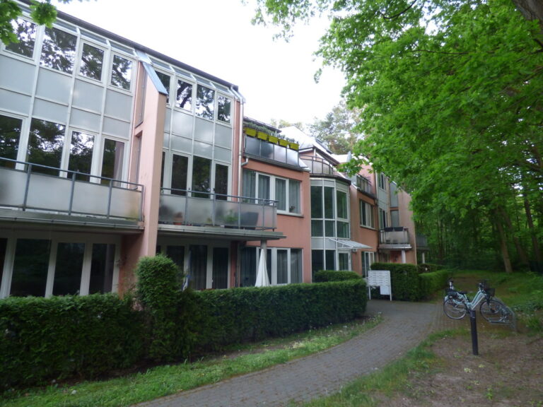 Gut vermietete Maisonette-Wohnung, in ruhiger und grüner Wohnlage, unweit der Dahme ***Parkettfußboden***EBK***2 Balkone***