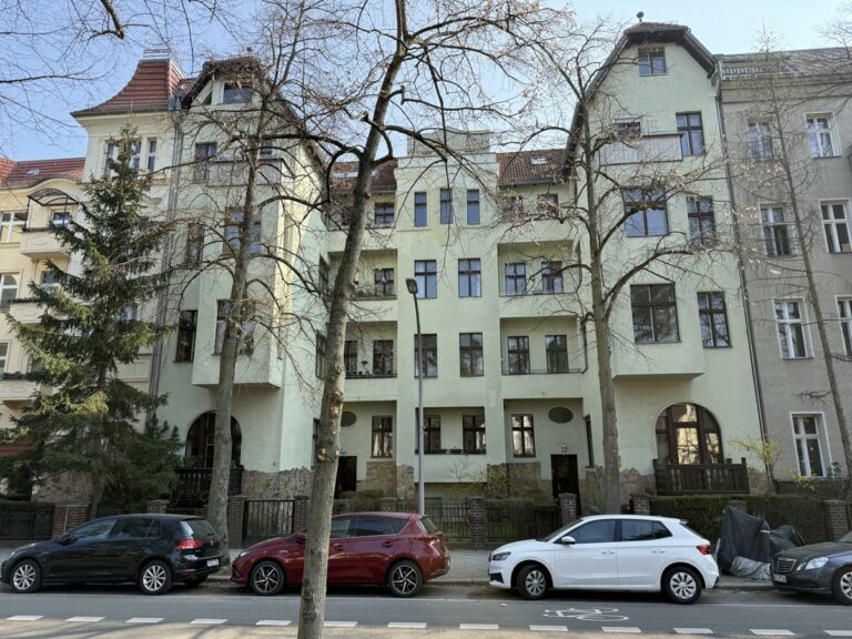 Vermietete Altbauwohnung mit Balkon, unweit vom Krampasplatz ***abgez. Dielen***Tageslichtbad***