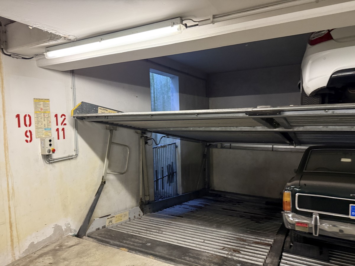 Blick zum Tiefgaragenstellplatz