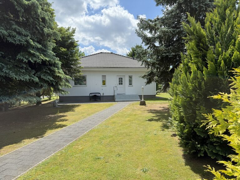 Altersgerechtes Wohnen auf einer Ebene-wunderschönes Einfamilienhaus im Bungalowstil**EBK**Remise**großer Garten**
