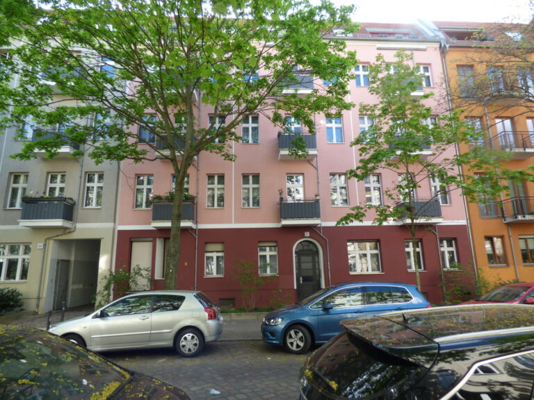 Großzügig geschnittene Wohnung in ruhiger Lage!!!***Balkon***Laminatfußboden***