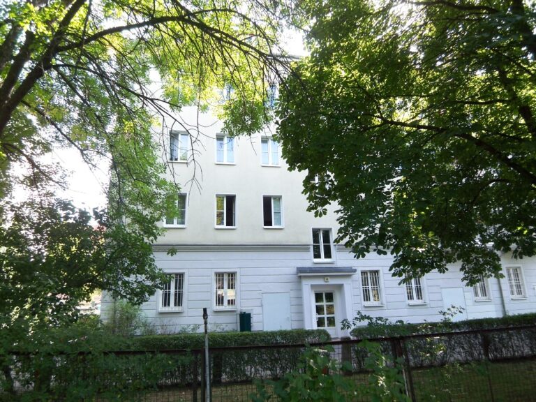 Bezugsfreie Wohnung, nahe der Königsheide
***Wannenbad***