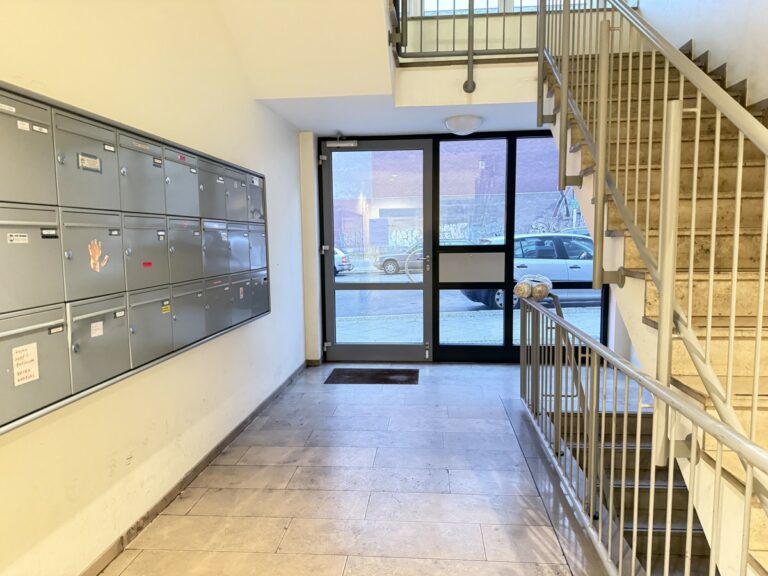 Zentrale Wohnung (vermietet), unweit dem Volkspark am Weinberg, mit Wintergarten und TG-Stellplatz – Ideal für Kapitalanleger!