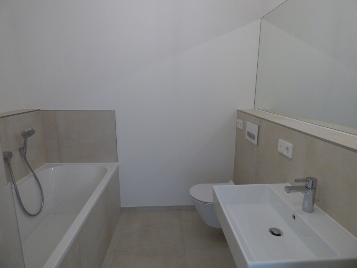Wohnung in begehrter und zentraler Lage, nahe dem Ku´damm. *Sonnenbalkon*Einbauküche*Gäste-WC* - Photo 4