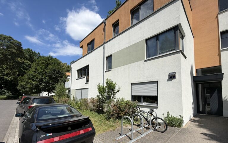 Modernes Wohnen im Grünen mit Sonnenterrasse ***EBK***Parkett***