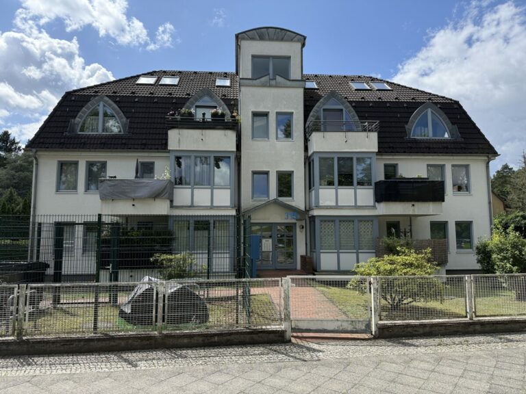 Attraktive Kapitalanlage: Vermietete Wohnung mit Balkon nahe Berliner Stadtforst ***Stellplatz***EBK***