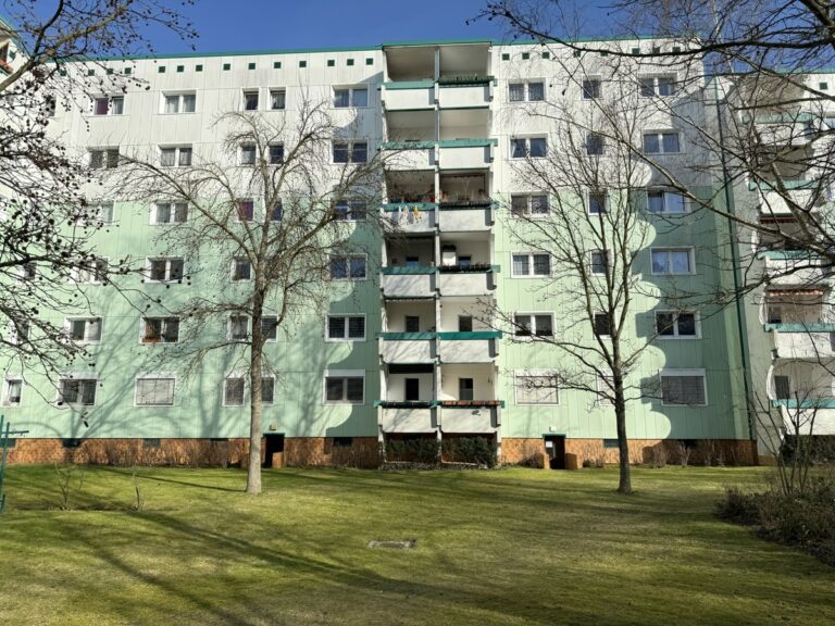 „Bezugsfrei zum 06/25“ – Sonnige Balkonwohnung in zentraler Wohnlage