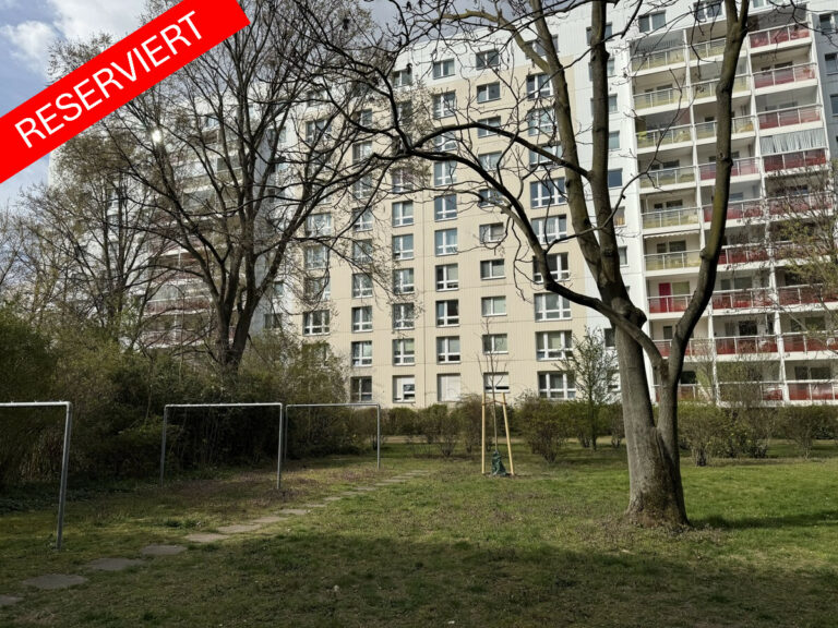„Bezugsfrei“ – Sonnige Balkon-Wohnung in zentraler Wohnlage ***Wannenbad***