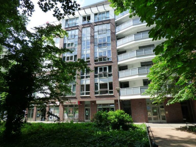 Wohnen in bester City-Lage, direkt am Hackeschen Markt
***Parkett***EBK***Lift***