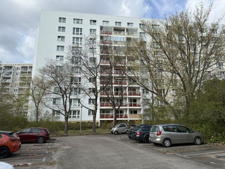 „Bezugsfrei“ – Sonnige Balkon-Wohnung in zentraler Wohnlage ***Wannenbad***