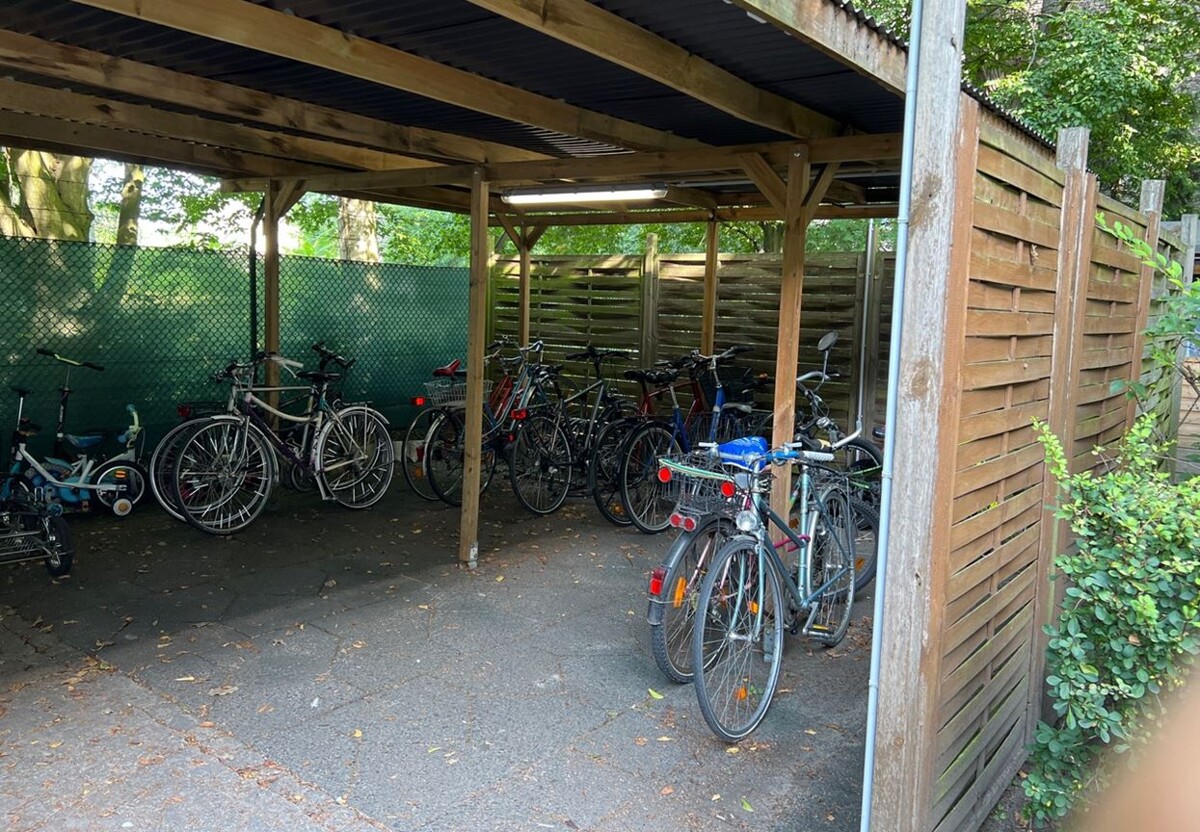 Fahrradabstellflächen im Garten