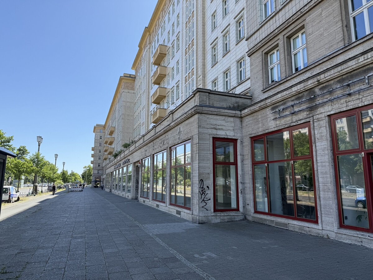 Blick in die Straße - vor dem Haus
