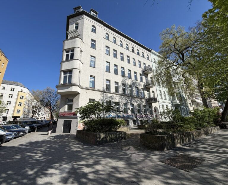 Kapitalanleger aufgepasst – Geräumige Altbauwohnung unweit dem Viktoriapark und Bergmannkiez