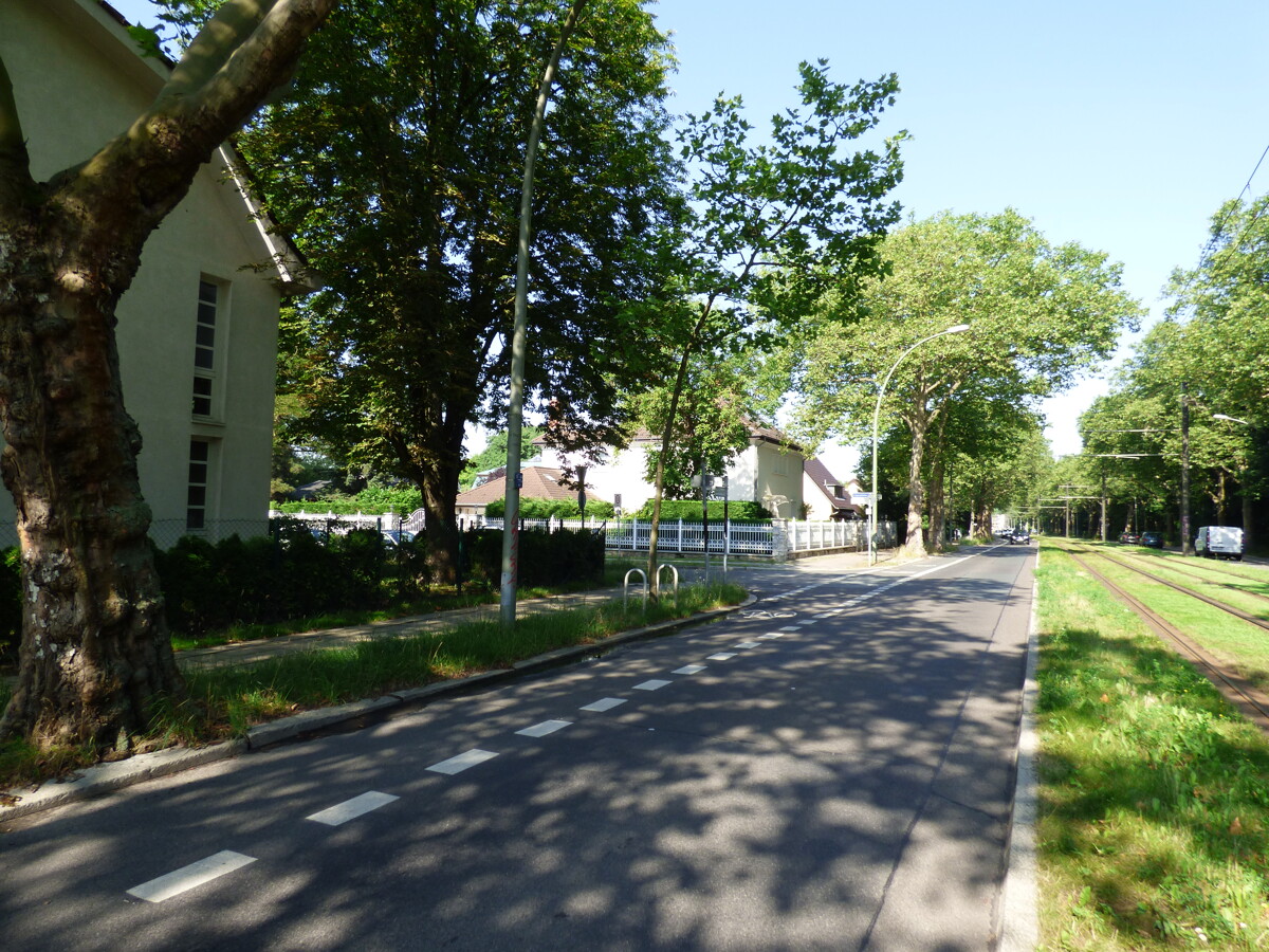 Großzügig geschnittene Dachgeschosswohnung in grüner Lage!! ***Wannenbad*** - Foto 5