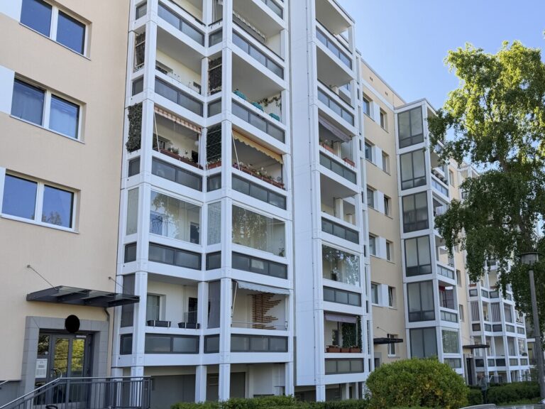 Kapitalanleger aufgepasst – Vermietete 3-Zimmer-Wohnung in grüner Wohnanlage mit Sonnenbalkon
