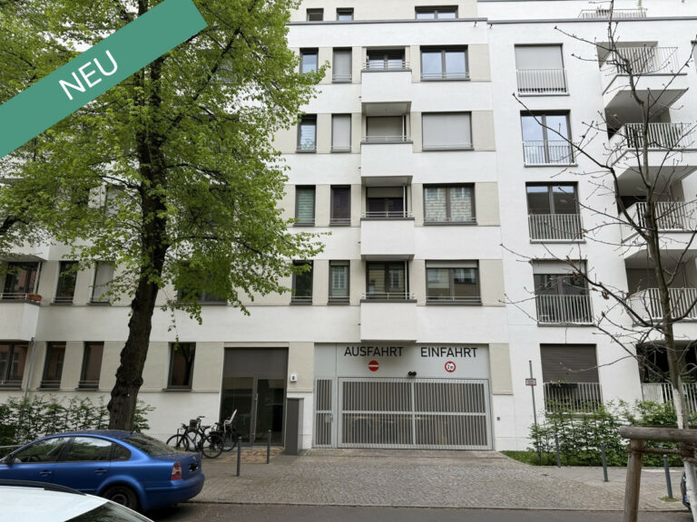 Traumhafte DG-Wohnung mit großer Terrasse, unweit der Spree ***EBK***Parkett***TG-Stellplatz***