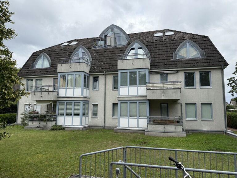 Hübsche DG-Wohnung in Heiligensee, nahe dem Berliner Stadtforst ***Bezugsfrei zum 11/25***Sonnenbalkon*** TG-Stellplatz***