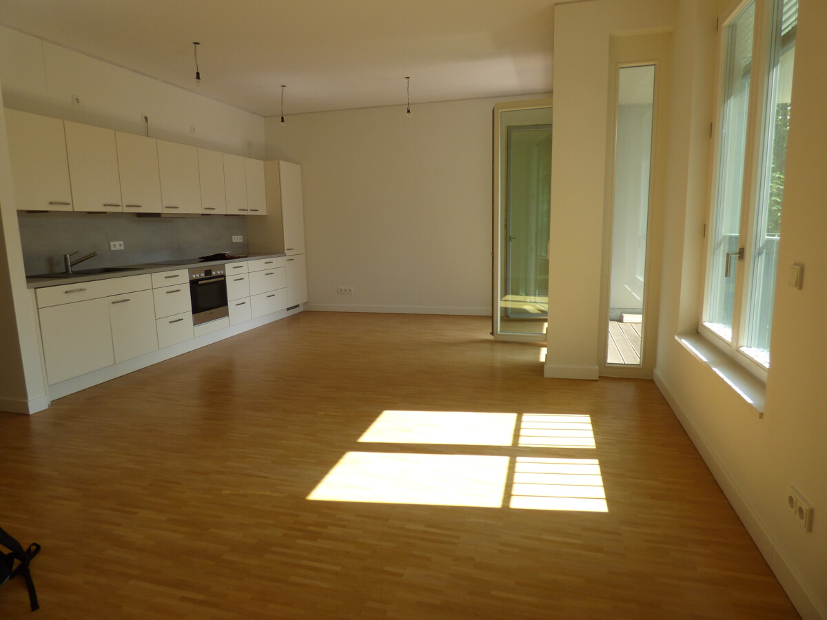 Wohnung in begehrter und zentraler Lage, nahe dem Ku´damm. *Sonnenbalkon*Einbauküche*Gäste-WC* - Photo 2