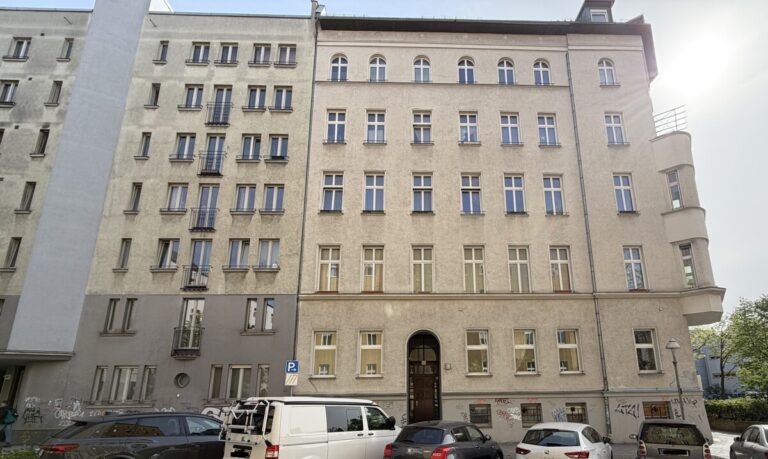 Solide vermietete 2-Zimmer-Wohnung mit Altbaucharme ***Duschbad***abgez. Dielen***