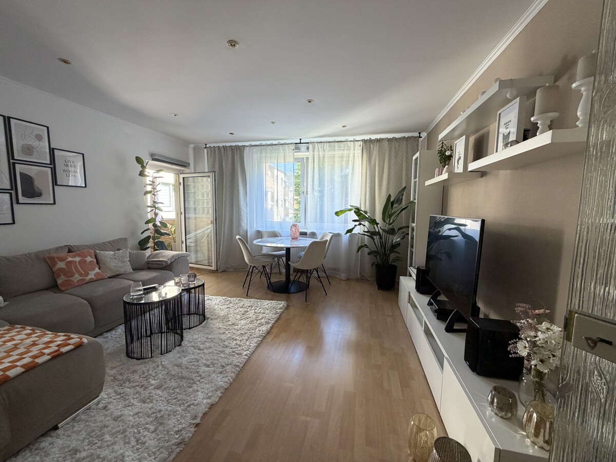 Helle 2-Zimmer-Wohnung mit Balkon und Einbauküche in ruhiger Wohnlage ***Duschbad***Laminat*** - Photo 1