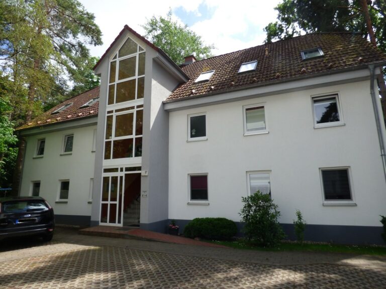 Großzügige Terrassen-Wohnung in grüner und ruhiger Wohnlage ***Laminat***EBK***Stellplatz***