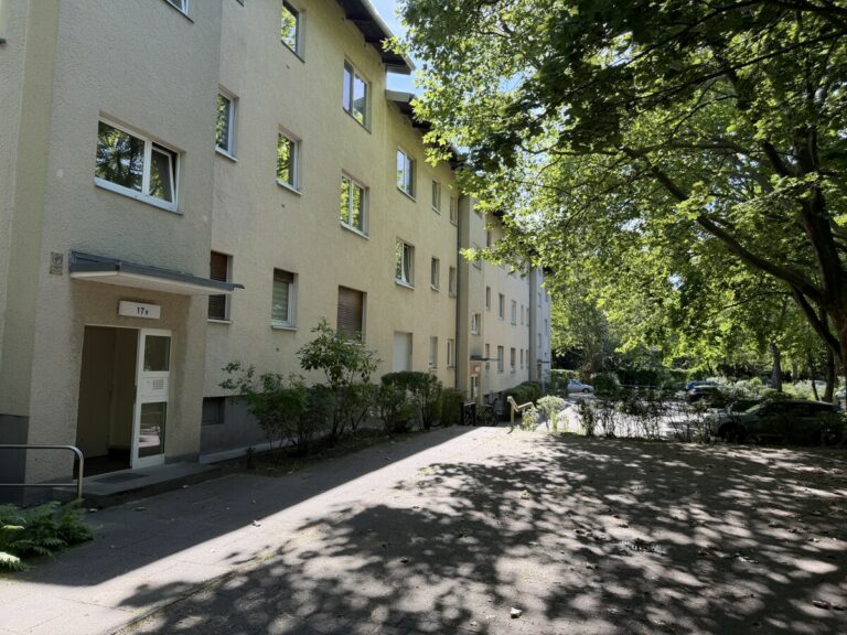 Helle 2-Zimmer-Wohnung mit Balkon und Einbauküche in ruhiger Wohnlage ***Duschbad***Laminat***