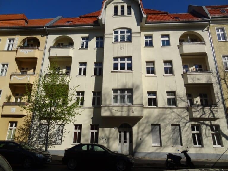 Wunderschöne Altbauwohnung nahe dem Center Schöneweide!
***Erker***WG geeignet***Wannenbad***