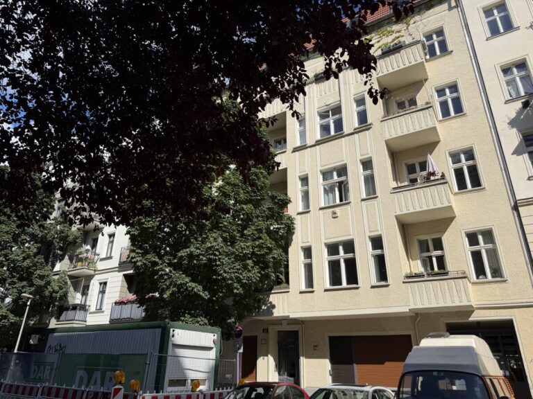 „Attraktive Kapitalanlage im Winsviertel“ – Vermietete 3-Zimmer-Altbauwohnung mit Balkon und Aufzug