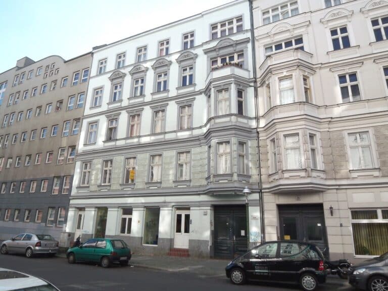 Wohnen im sanierten Altbau,  nahe dem Fritz-Schloß-Park!!!
***abgez. Dielen***prov.frei***