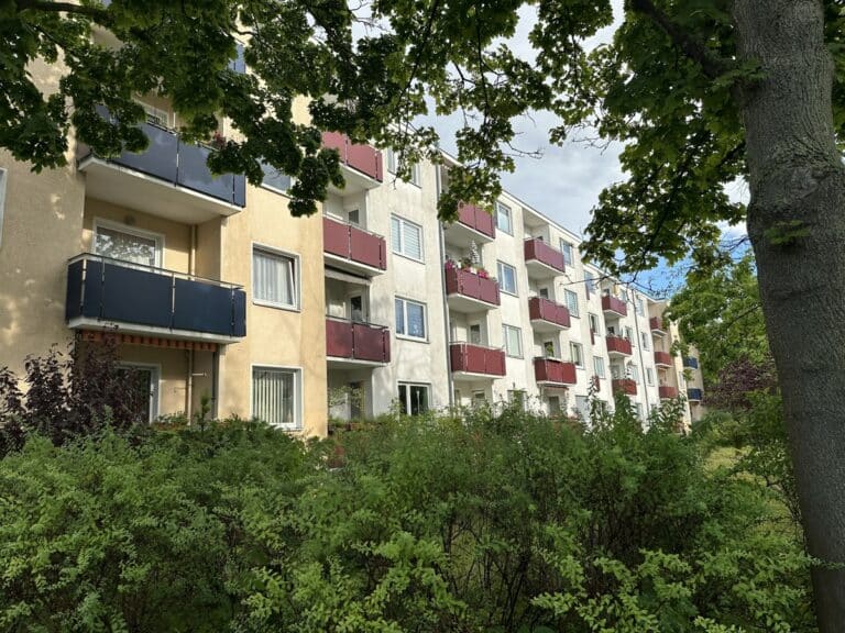 ***Bezugsfrei zum 03/2024***
Sonnendurchflutete Balkon-Wohnung, unweit des Britzer Gartens